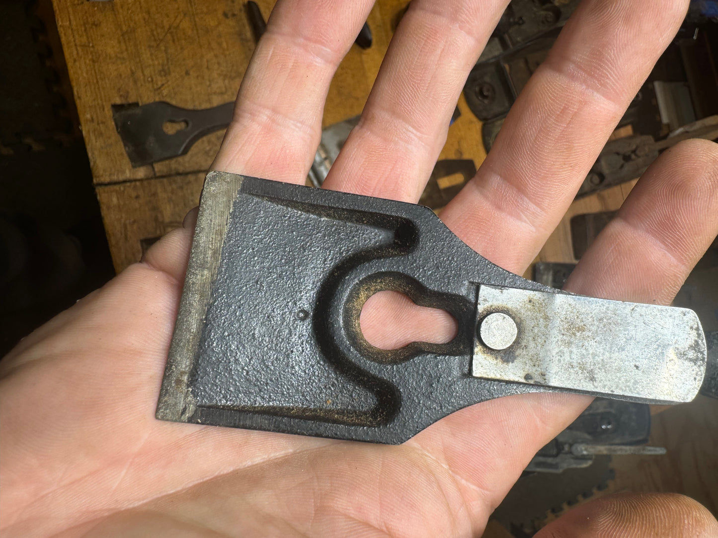 No4 / No5 plain keyhole Stanley lever cap - type 9 - type 12