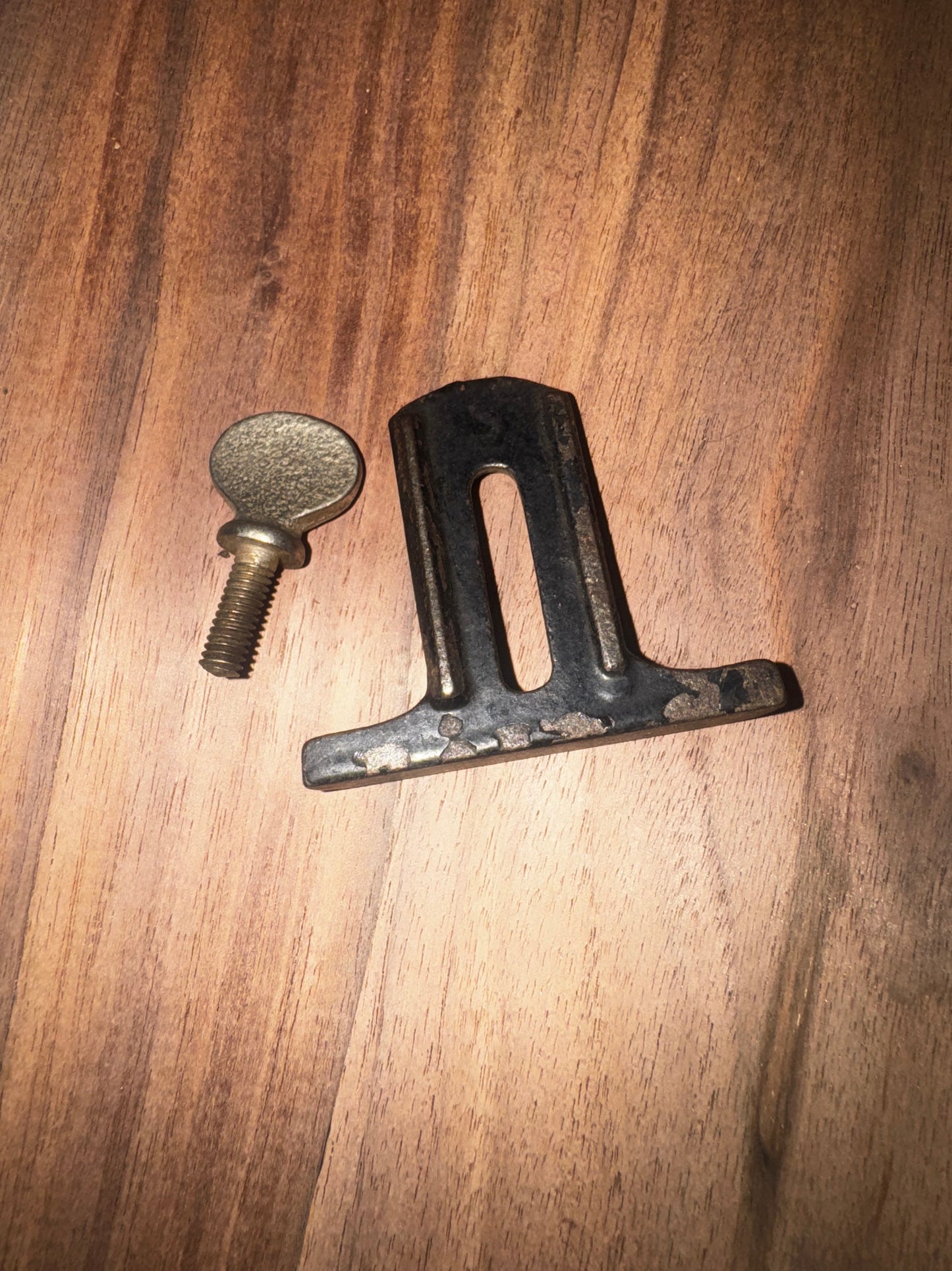 Stanley rabbet plane depth stop & screw - S casting